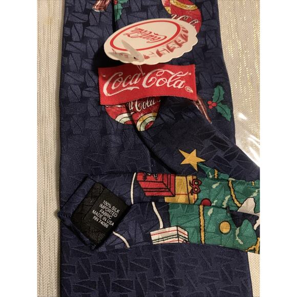 Vintage Christmas Coca Cola Polar Bear Necktie 100% Silk Made in USA 54” - Picture 5 of 5